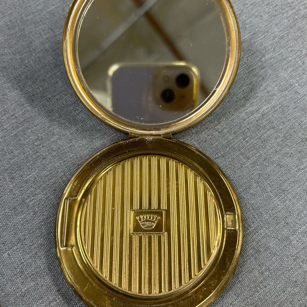 Vintage Compact by Stratton - Picture 4 of 7